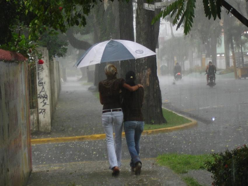 ALERTA: Aguaceros con tormentas eléctricas se sentirán esta tarde