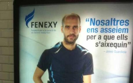 La marquesina en el metro con la imagen de Guardiola