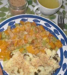 Mijo con alga kombu con verduritas de temporada aderezado con gomasio casero y una sopita de esas verduras cocinado por Maria Isabel, Cádiz, seguidora de la Nutrición MacrobiotiVa.