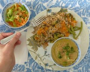 arroz y lentejas carmen Arroz integral largo con verduras y algas, crema de lentejas y mini ensalada.