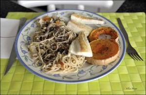 espaguetis kamut, rapante y calabaza y gomasio negro copia Vuestras Comidas MacrobiotiVas