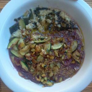 comida elisa Mijo con algas kombu, calabacín y lechuga cocinados, puré de azukis, daikon, gomasio y vinagre de umeboshi por Elisa, seguidora de la Nutrición MacrobiotiVa.