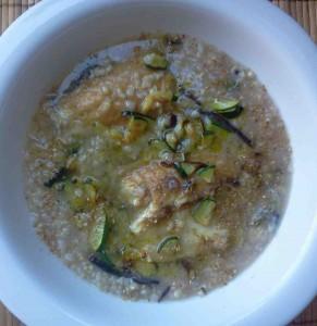 arroz caldoso elisa Arroz integral caldoso (caldo de pollo) con verduritas temporada, algas hiziki y pollo ecológico de Elisa Fructuoso