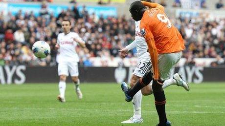 El Swansea pone el fútbol, Cissé los goles