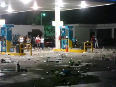 UNA ESTACIÓN DE GASOLINA ?