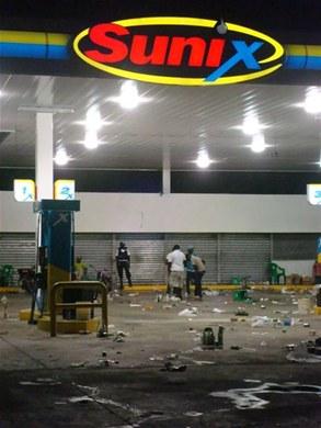 UNA ESTACIÓN DE GASOLINA ?