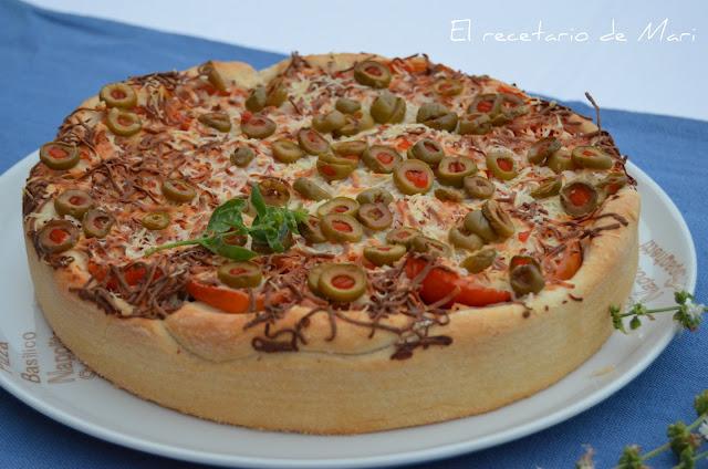 PIZZA DE ATÚN EN MOLDE HONDO