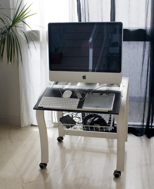 Ikea hack: Sillón poang como mesa para imac