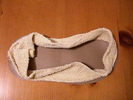 Reciclar una toalla para hacer pantuflas 14.jpg