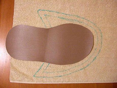 Reciclar una toalla para hacer pantuflas 6.jpg
