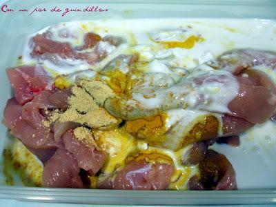 Saté de pollo con salsa de cacahuete