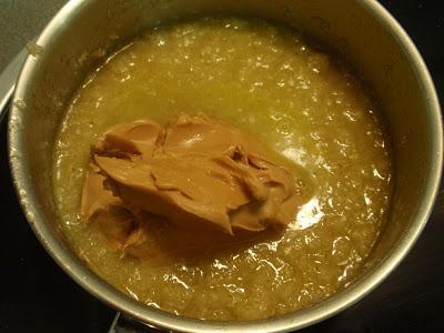 Saté de pollo con salsa de cacahuete