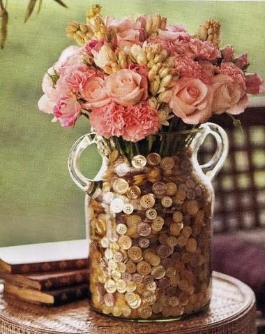 jaron decorado con botones