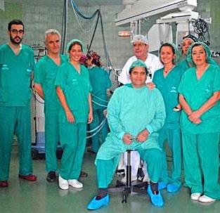 El H. Macarena realiza el primer trasplante de córnea artificial en Andalucía