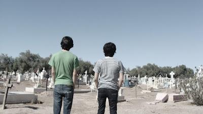 ELLA TIENE DOS ANDROIDES / EL MUNDO SEGUIRÁ SIN NOSTROS