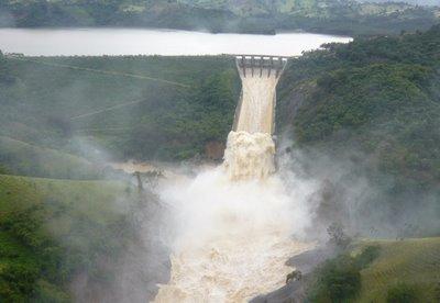 Declaran vigilancia permanente ante la crecida de la presa Tavera