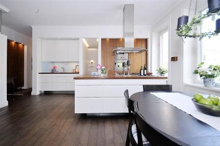 ventanas paneladas suelo de parquet de roble teñido suelo de madera de roble teñido salón planta redonda piso con chimenea Estilo nórdico sobre suelo de madera de roble diseño de interiores decoración piso diáfano decoración nórdica decoración escandinava decoración en blanco y madera decoración de interiores cocina en dos acabados cocina blanca cocina americana cocina abierta al salón cocina abierta azulejos modernos baño y cocina 