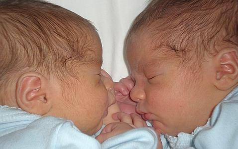 El 63% de parejas que acude a un centro de fertilidad prefiere gemelos