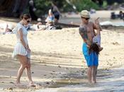 Jennifer López esplendida, ¡alquiló playa para hijos!