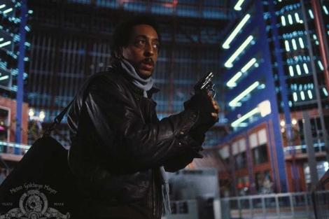 Gregory Hines en un fotograma de la película 'Apunta, dispara y corre' (1986).