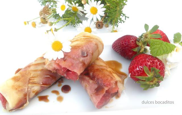 ROLLITOS DE PRIMAVERA RELLENOS DE FRESA Y PLATANO