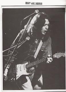 1977 Rory Gallagher por Harry Doherty.