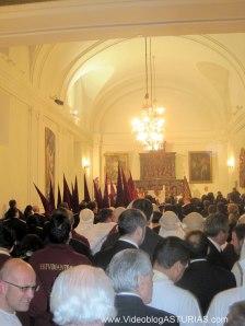 Oraciones agradecimiento en Capilla Universidad tras procesión. Semana Santa Oviedo 2012