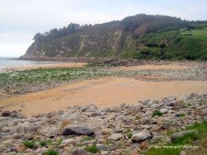 Playa España en Villaviciosa: Zona pedregosa