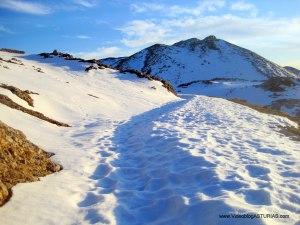 Alto del Angliru: Camino cubierto de nieve