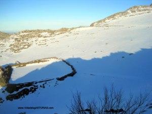 Alto del Angliru: Prados cubiertos de nieve