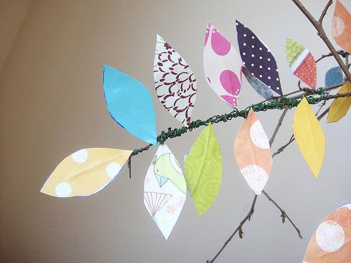 Diy: florero de hojas de papeles de colores. Scrap