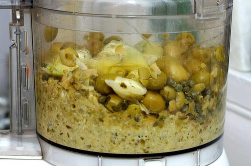 {Sábado} Party food – crostini de alcachofas y aceitunas