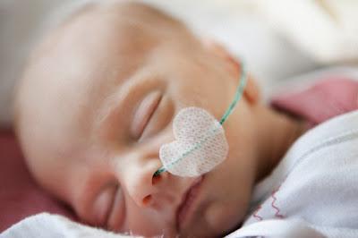 Madre víctima de violencia obstétrica halla viva a su beba en la morgue