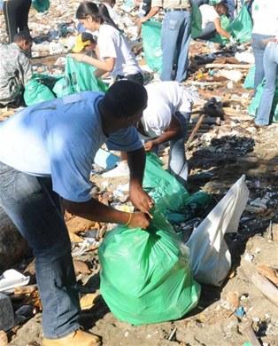 EL PUEBLO JARTOOO DE BASURA