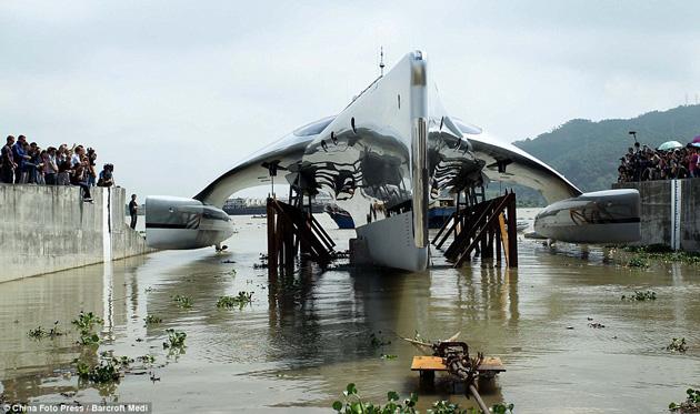 Lujoso yate de 15 millones de dólares y 42 metros de largo