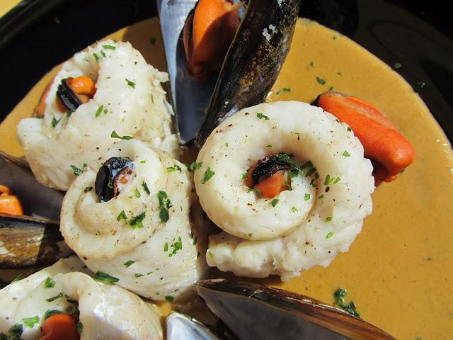 Propietas de pescado en salsa de mejillones