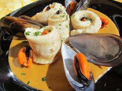 Propietas de pescado en salsa de mejillones