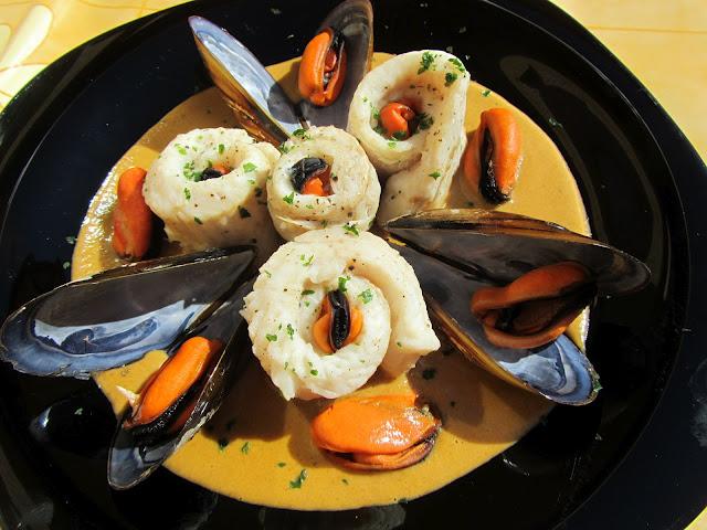 Propietas de pescado en salsa de mejillones