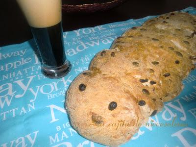 Pan fósil con pipas de calabaza y goji