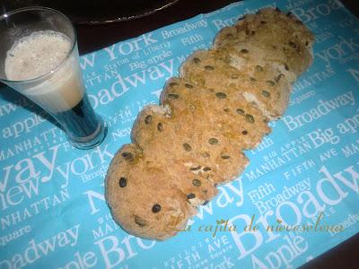 Pan fósil con pipas de calabaza y goji