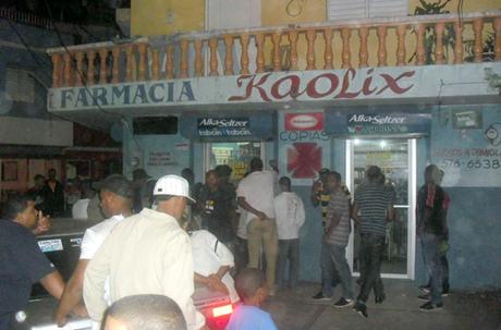 Un muerto, un herido en un asalto en farmacia de Santiago