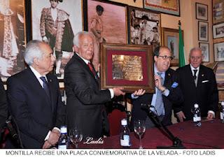 CÓRDOBA: LA TERTULIA TAURINA EL CASTOREÑO HOMENAJEA A JOSÉ MARÍA MONTILLA POR SU CINCUENTA ANIVERSARIO DE ALTERNATIVA