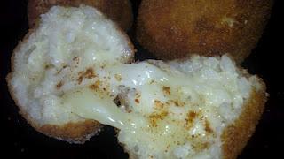 Arancini de mozzarella y queso curado