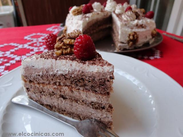 Tarta de nueces y nata