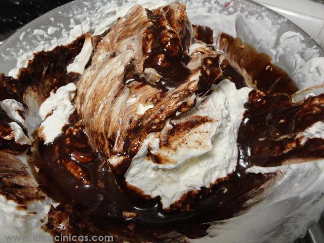 Tarta de nueces y nata