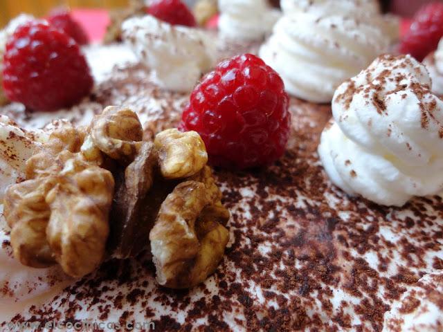 Tarta de nueces y nata