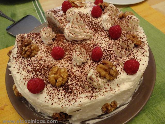 Tarta de nueces y nata