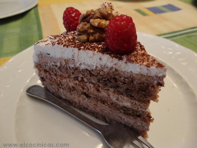 Tarta de nueces y nata