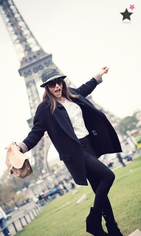 eiffel tower in black eiffel tower in black