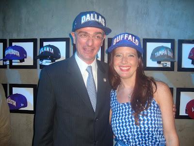 Presentan nueva línea de gorras de la NFL